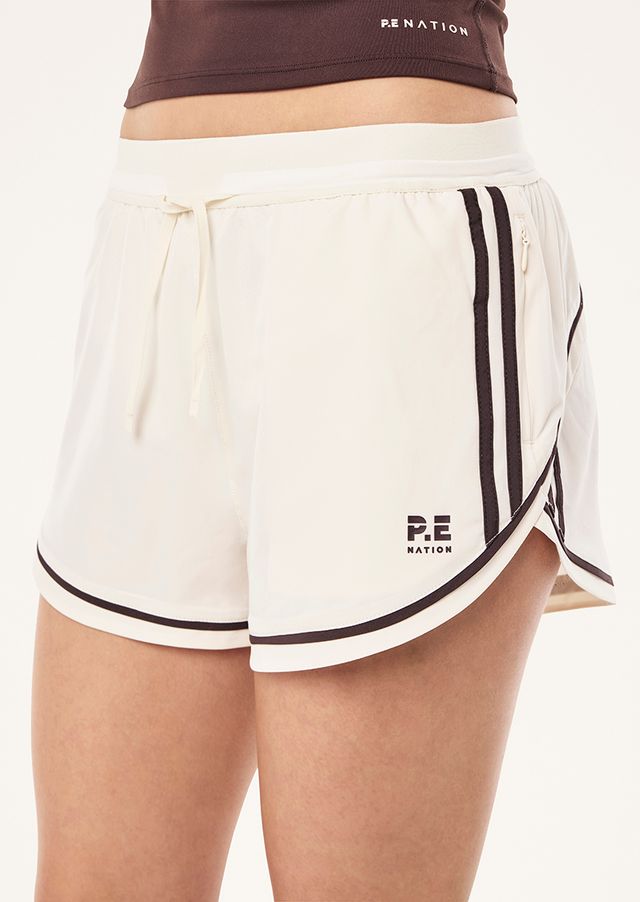 Linear Short in Whisper White & Fudge