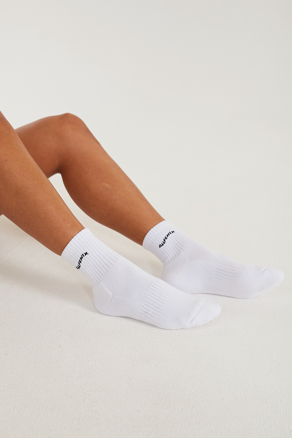 Waves Socks: White