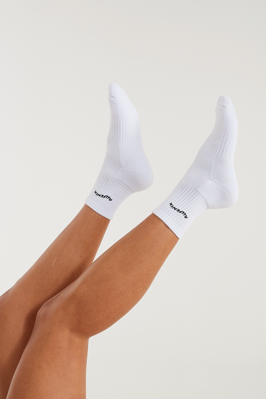 Waves Socks: White